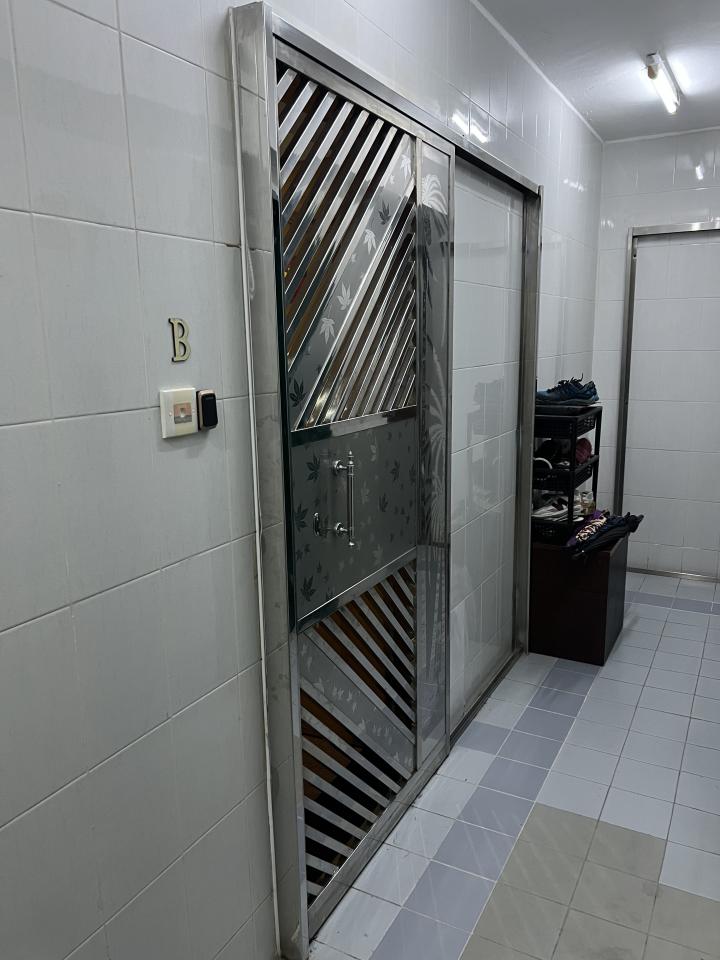 Iron DoorJob photo