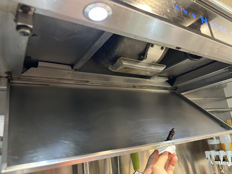 抽油煙機清洗工作照片