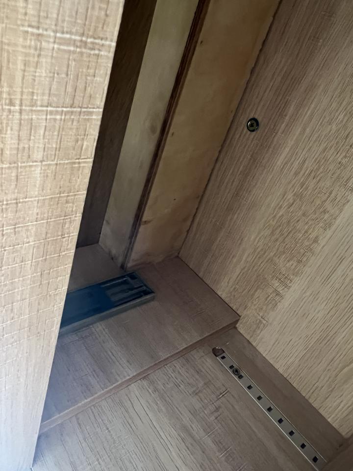 傢俬維修工作照片