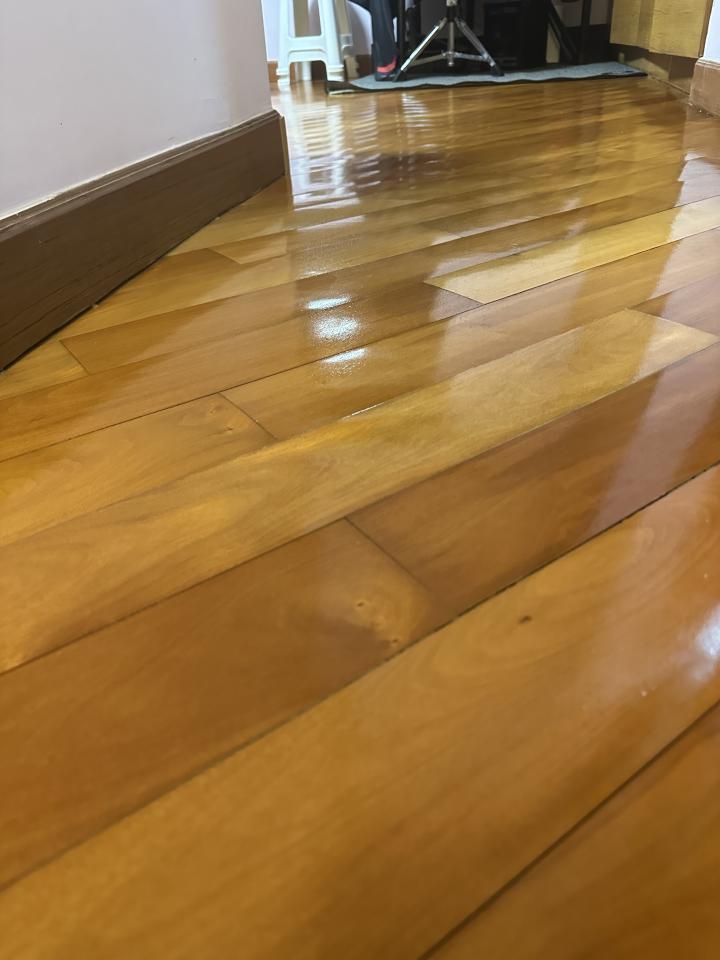 地板拋光打蠟工作照片