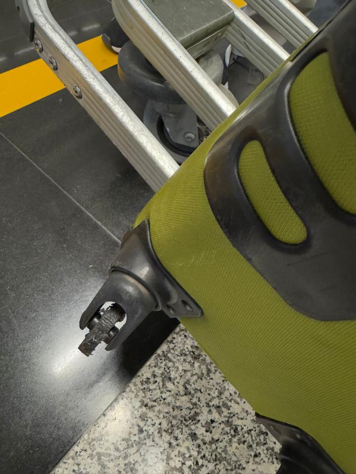 Luggage RepairJob photo