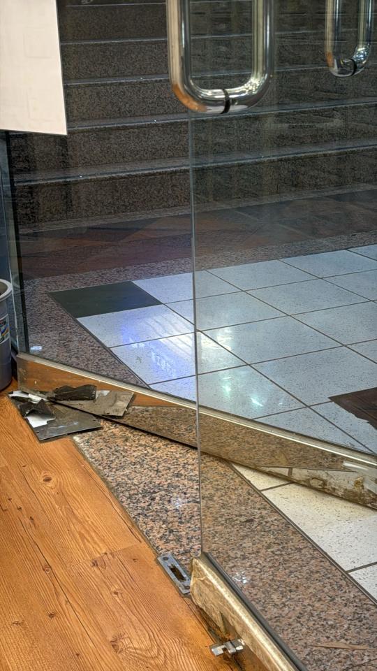 Door repairjob photo