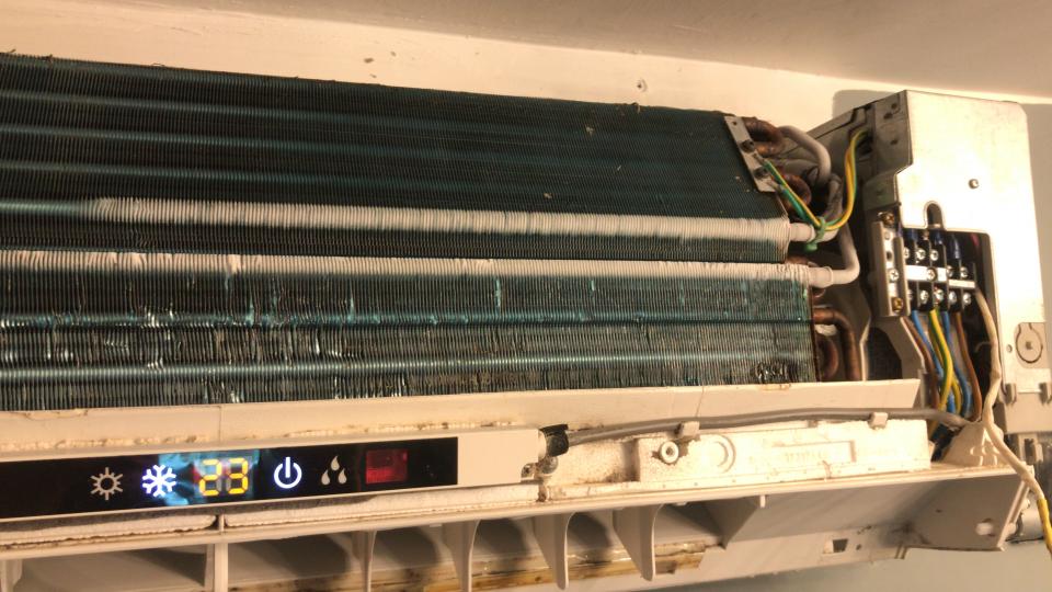 冷氣維修工作照片