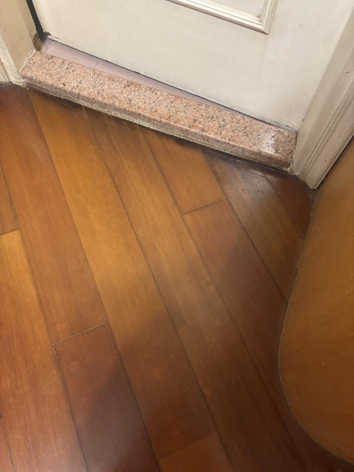 木地板打磨翻新工作照片