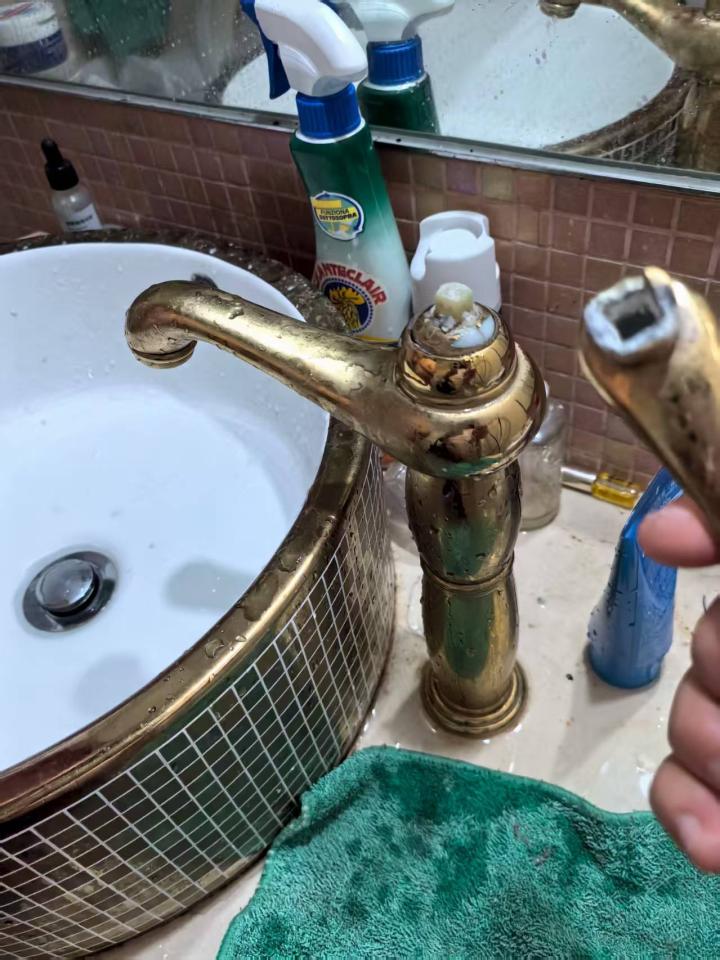 水龍頭安裝工作照片