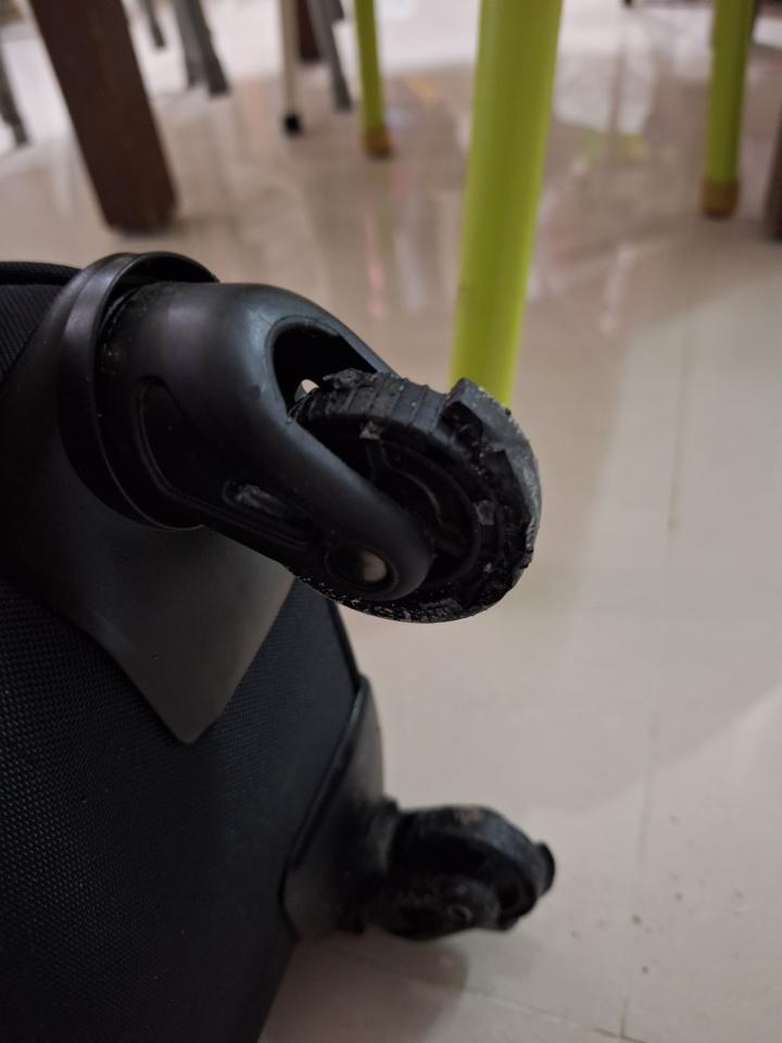 行李箱維修工作照片