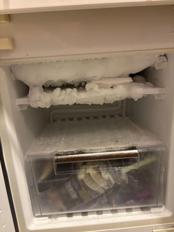 雪櫃維修工作照片