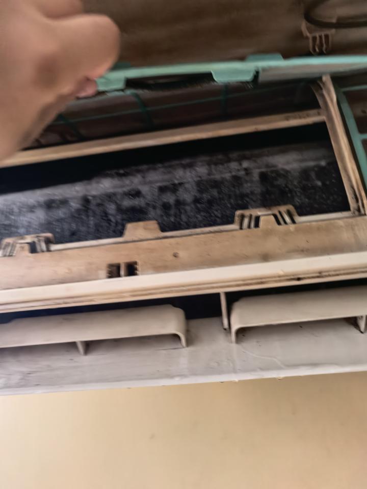 冷氣維修工作照片