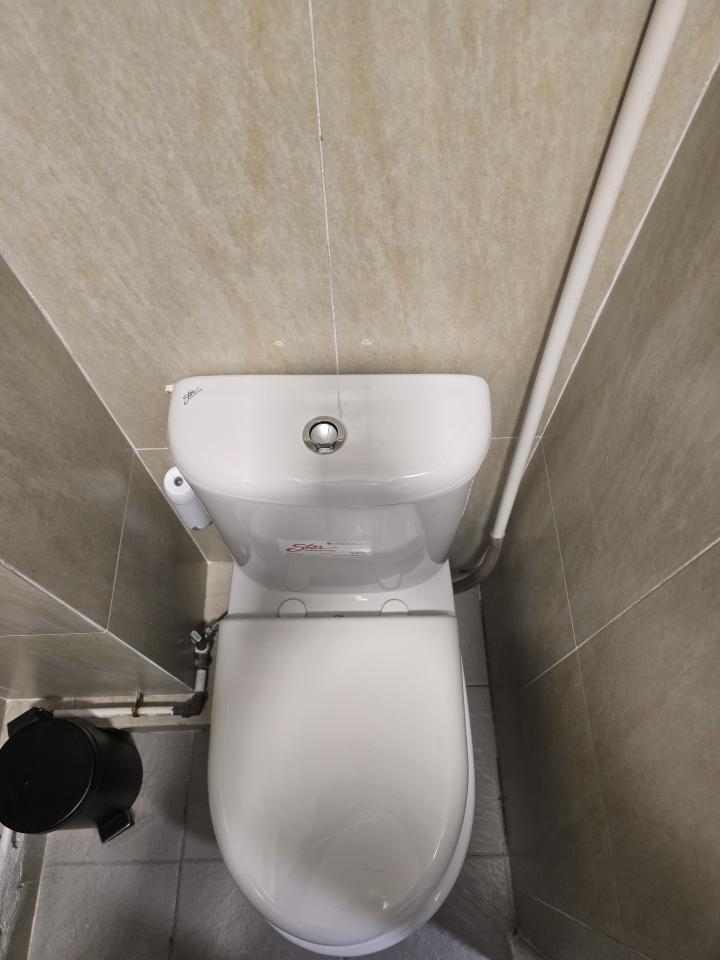 馬桶安裝工作照片