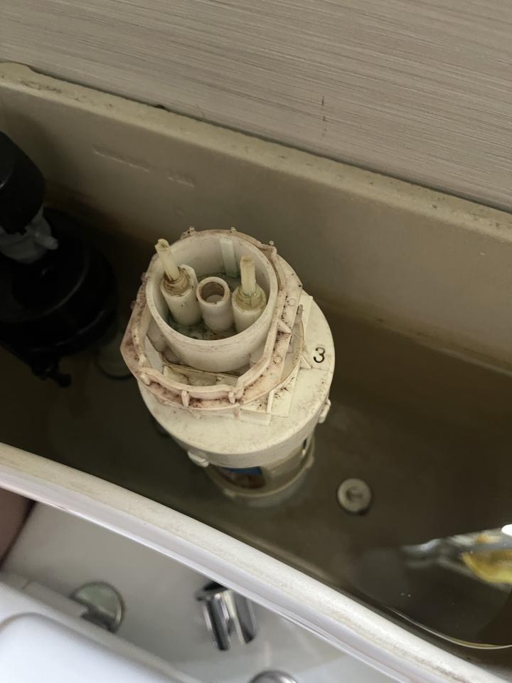 馬桶安裝工作照片