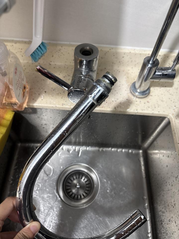 水龍頭安裝工作照片