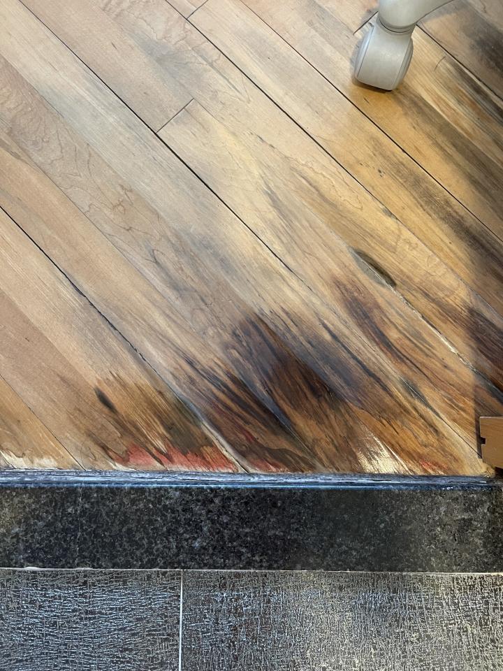 木地板打磨翻新工作照片