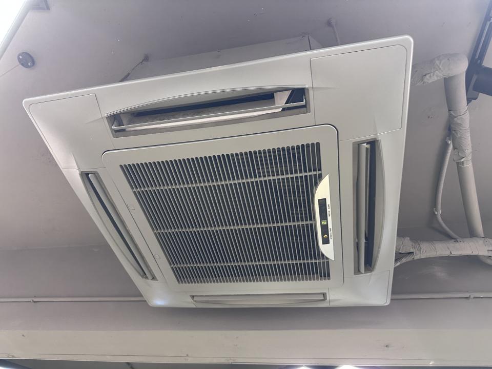 冷氣維修工作照片