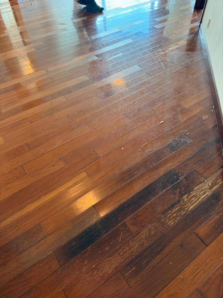 木地板打磨翻新工作照片