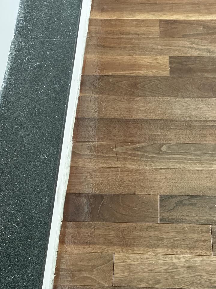 木地板打磨翻新工作照片