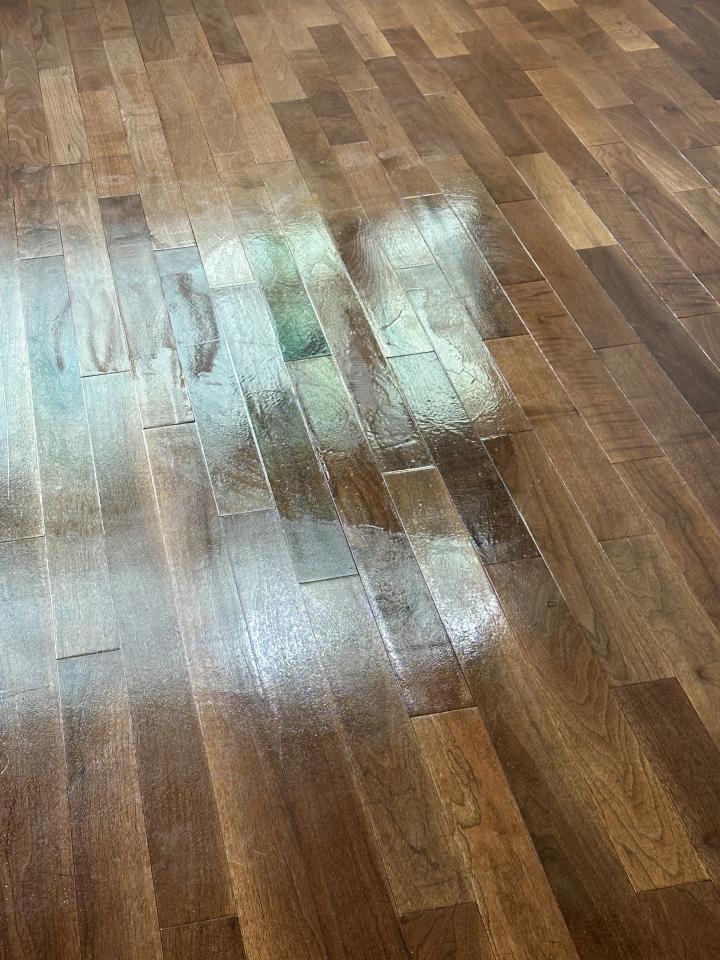 木地板打磨翻新工作照片