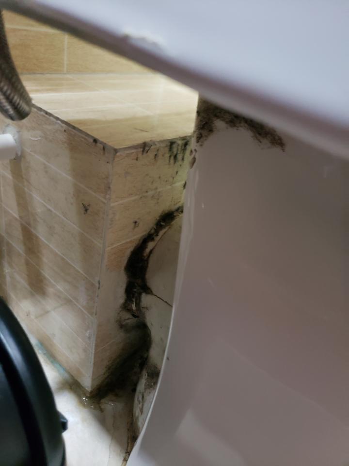 馬桶安裝工作照片