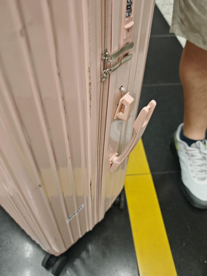 行李箱維修工作照片