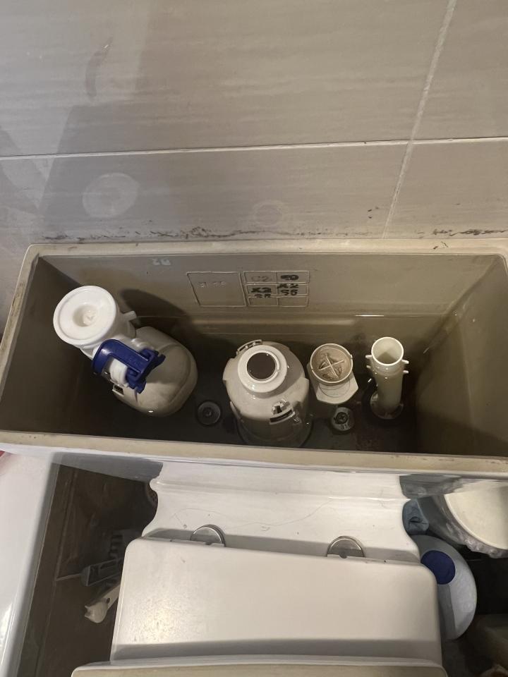 馬桶安裝工作照片
