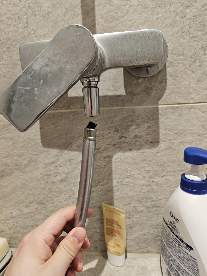 水龍頭安裝工作照片