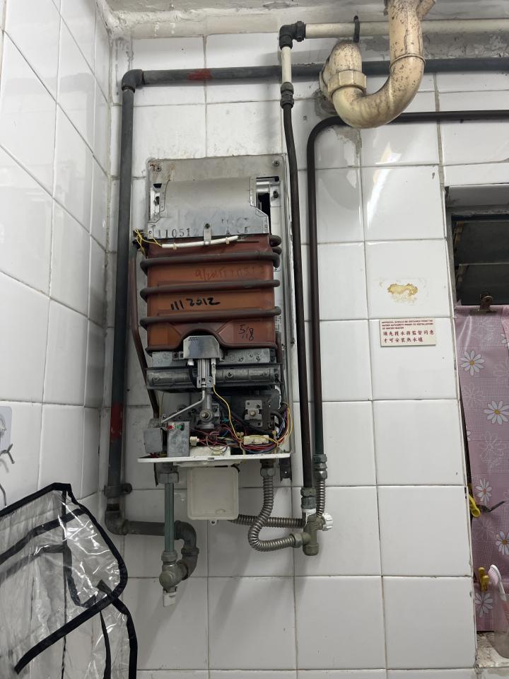 熱水爐安裝維修工作照片