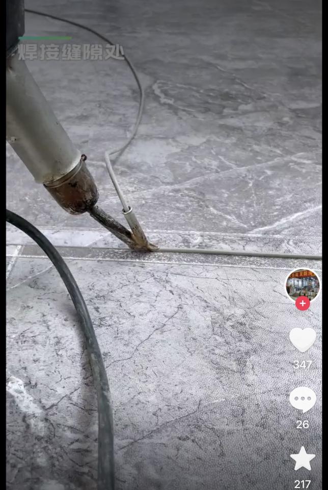 地板工程工作照片