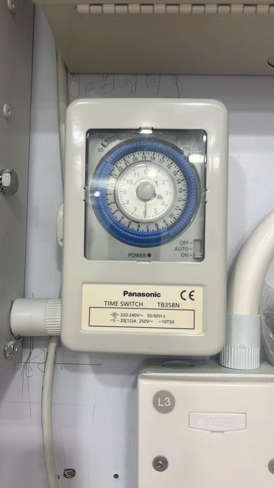燈飾維修工作照片