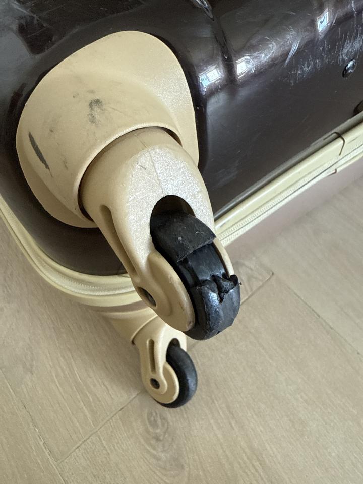 行李箱維修工作照片