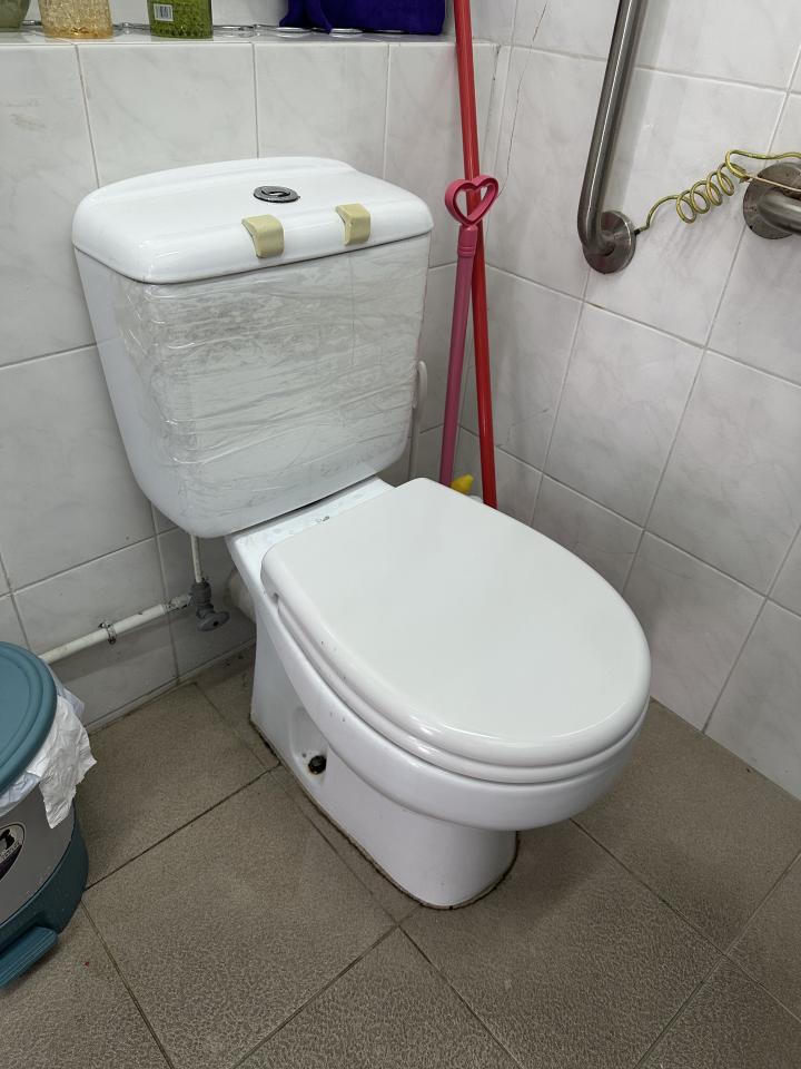 馬桶安裝工作照片