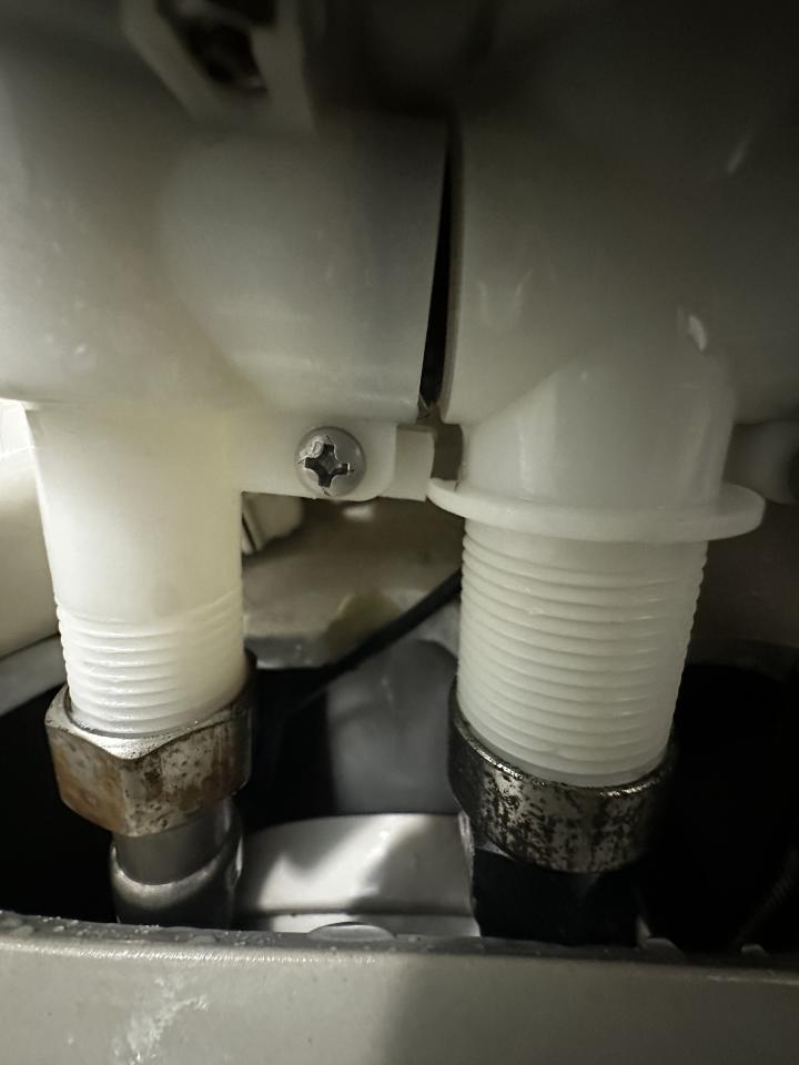 馬桶安裝工作照片
