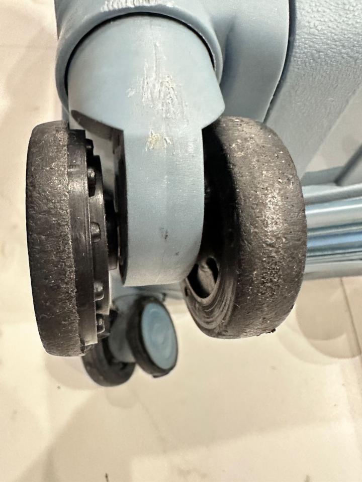 行李箱維修工作照片