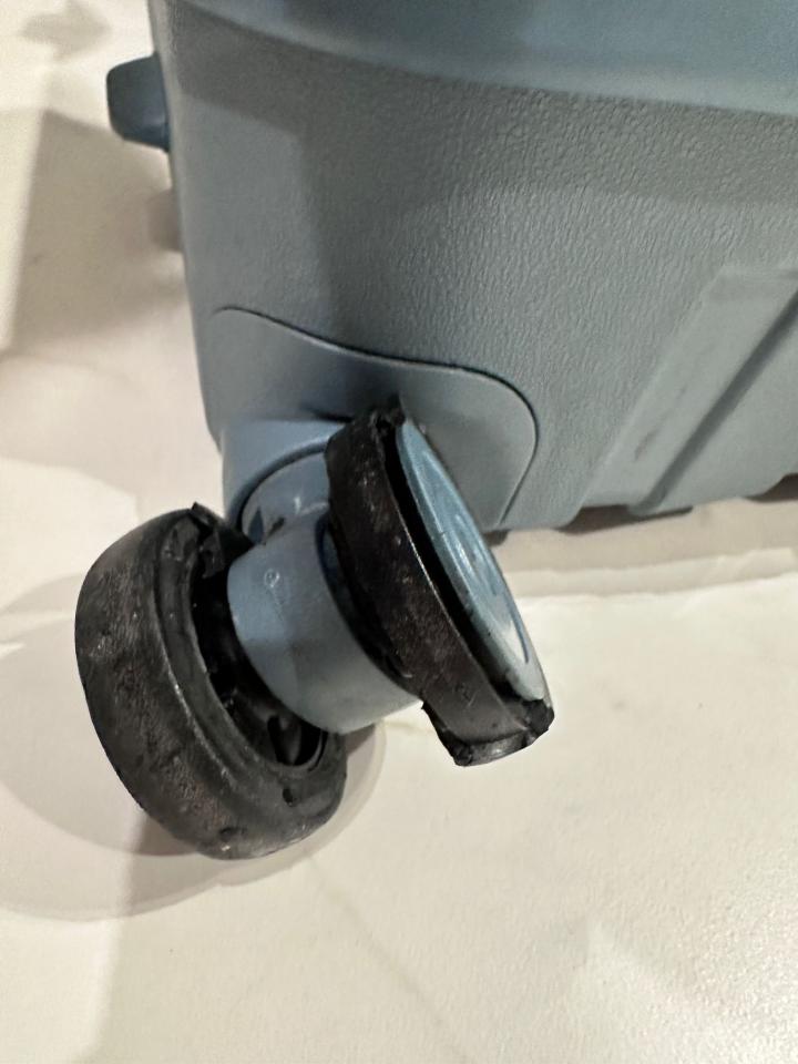 行李箱維修工作照片