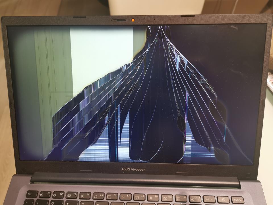電腦維修工作照片