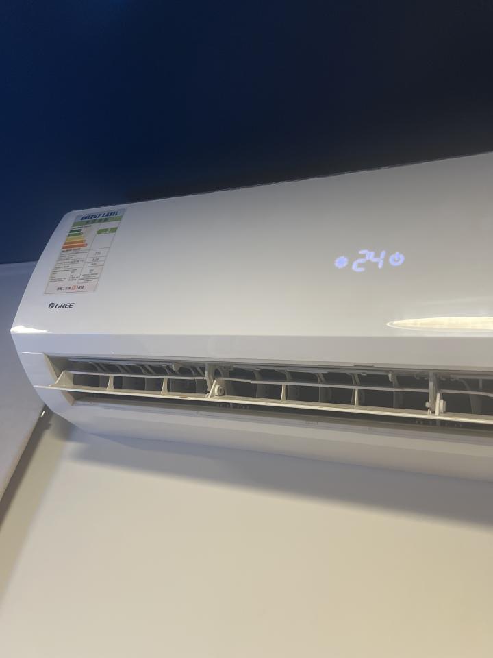 冷氣維修工作照片
