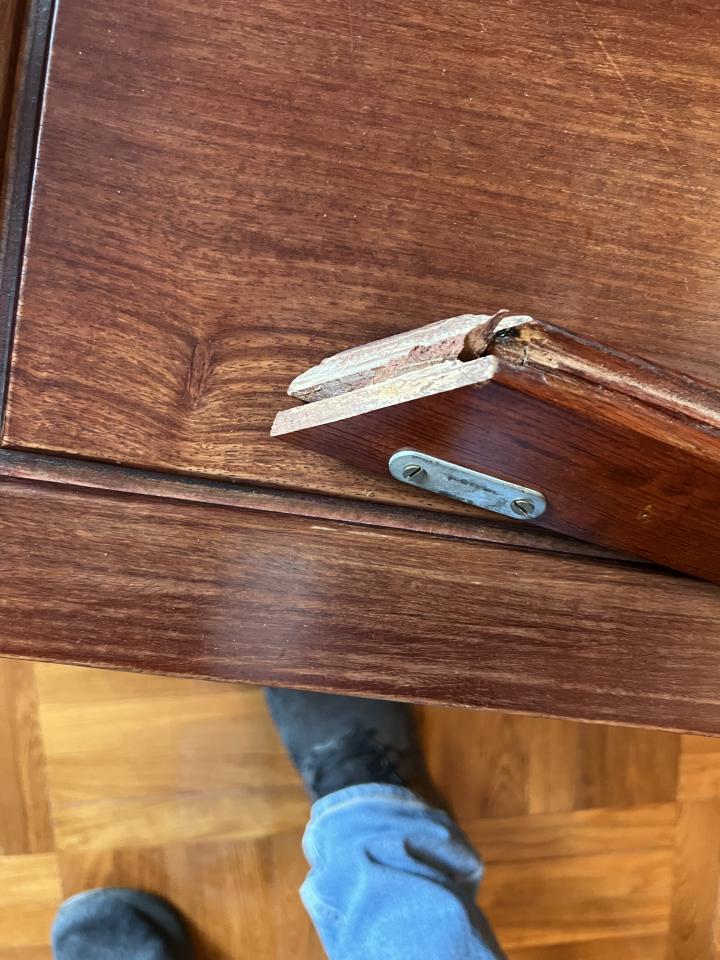 傢俬維修工作照片