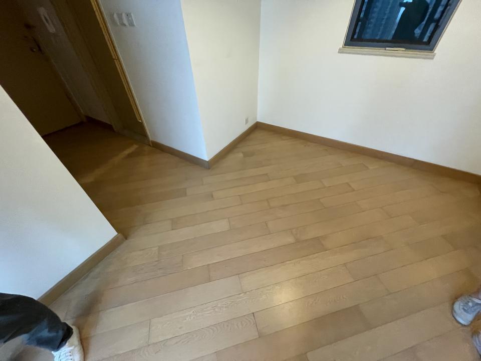 木地板打磨翻新工作照片