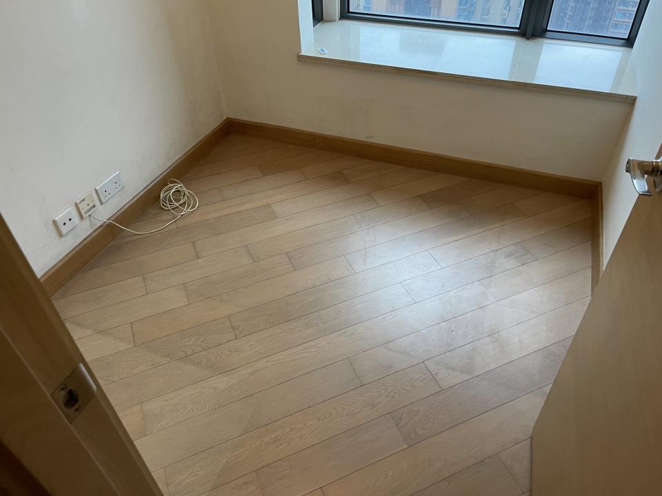 木地板打磨翻新工作照片