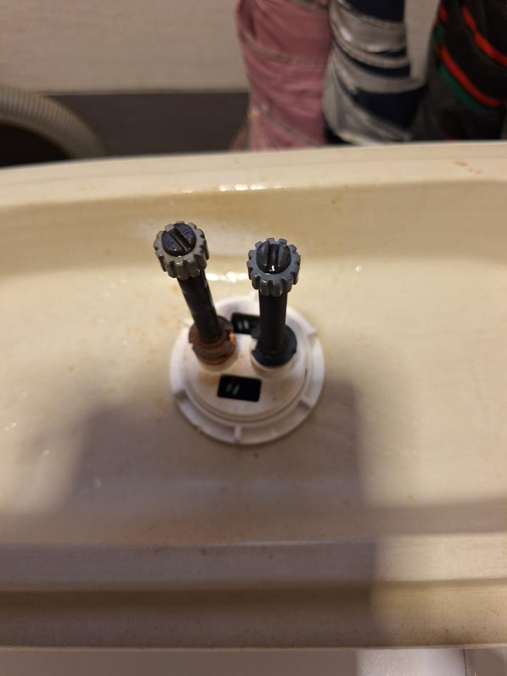 馬桶安裝工作照片
