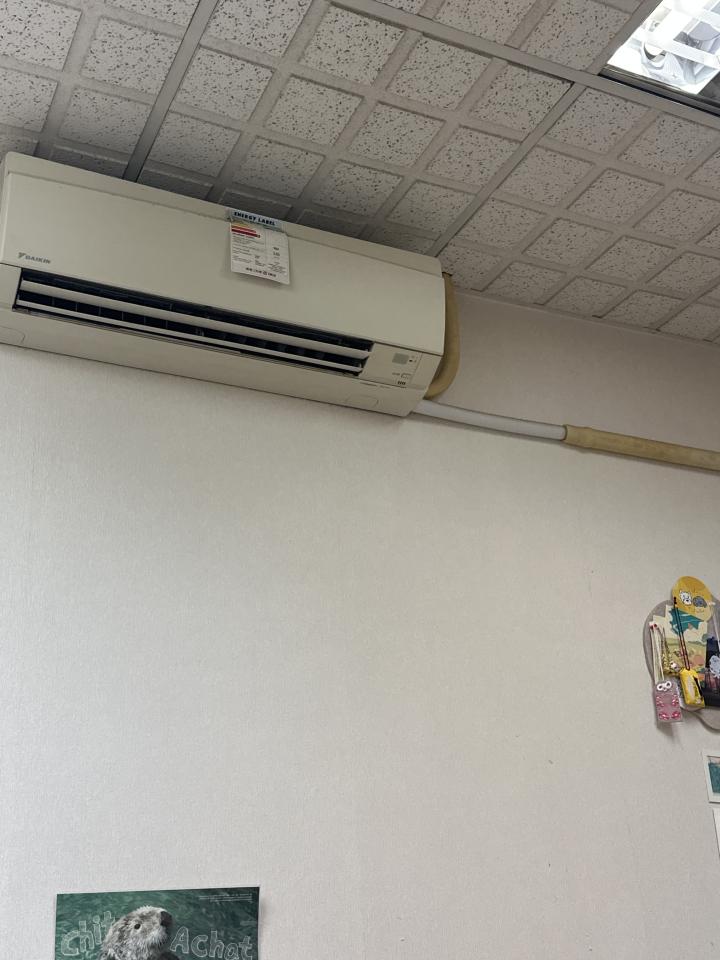 冷氣維修工作照片