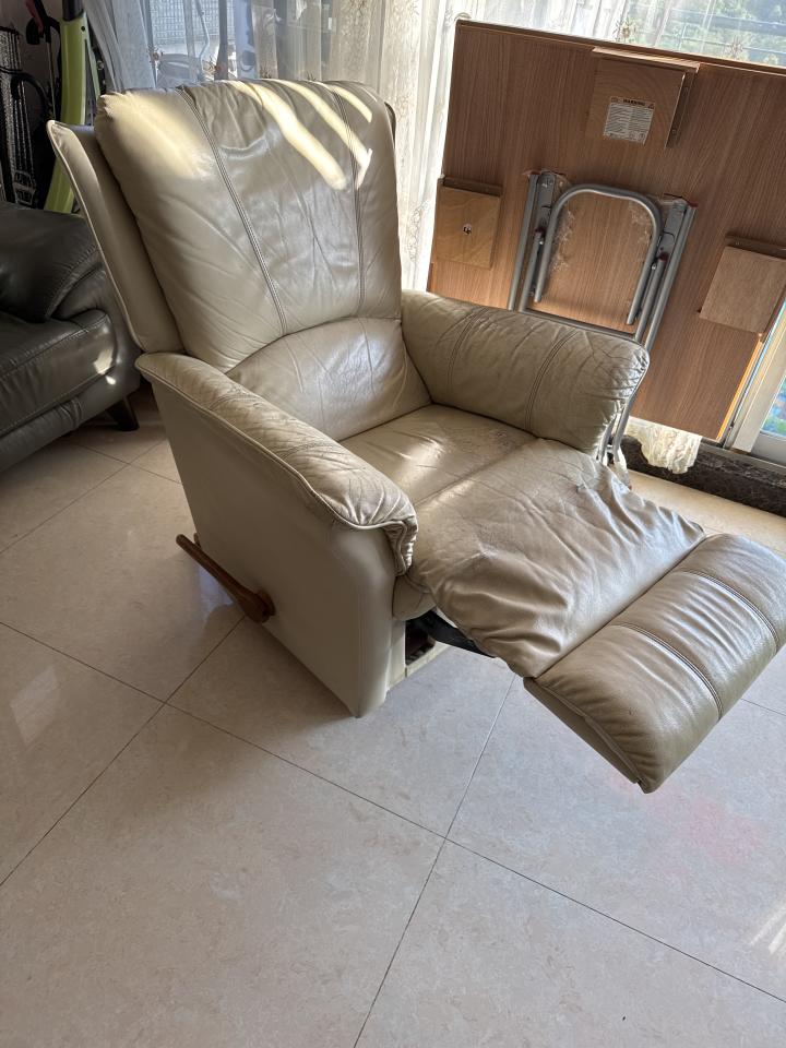 Furniture RepairJob photo
