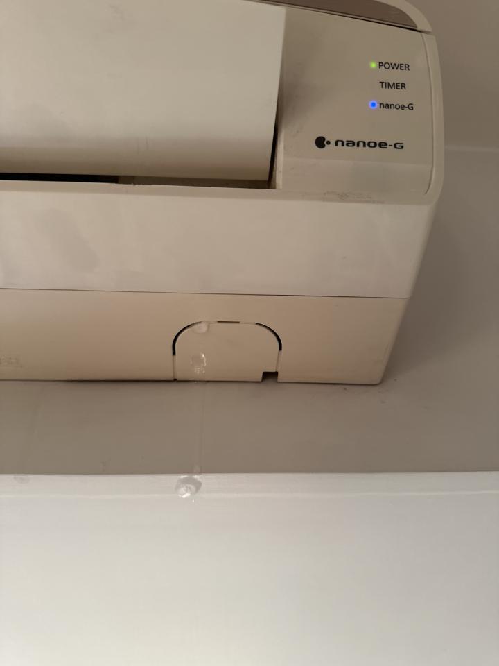 冷氣維修工作照片