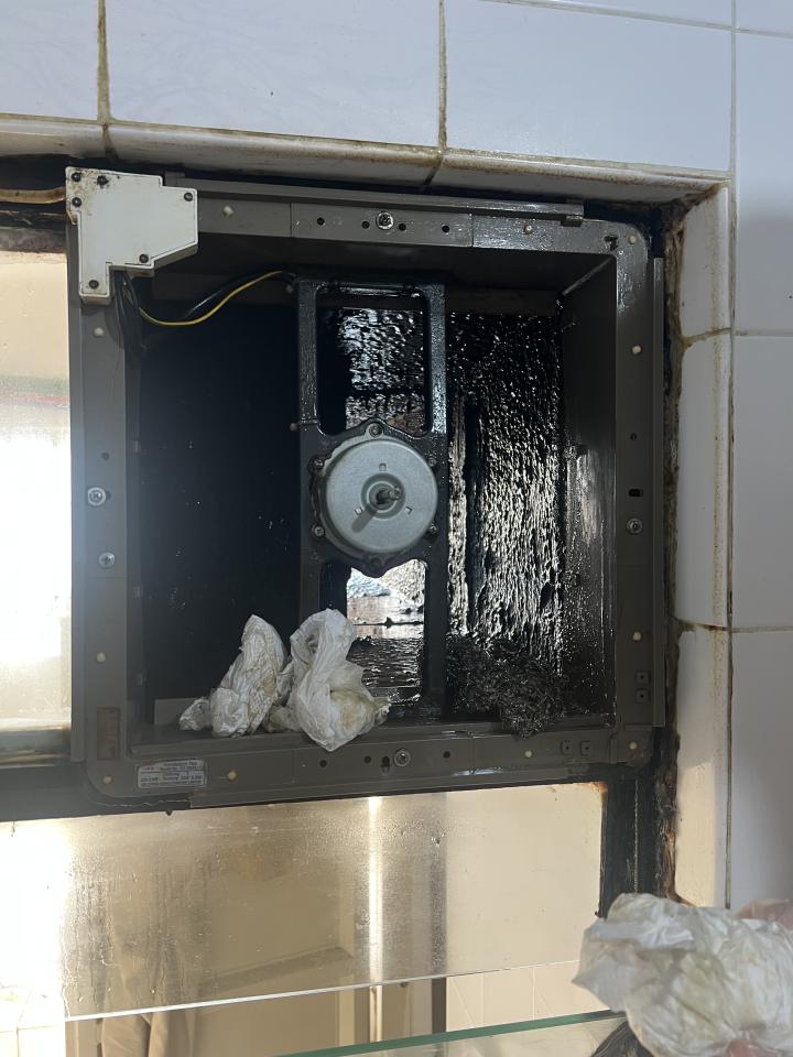 抽油煙機清洗工作照片