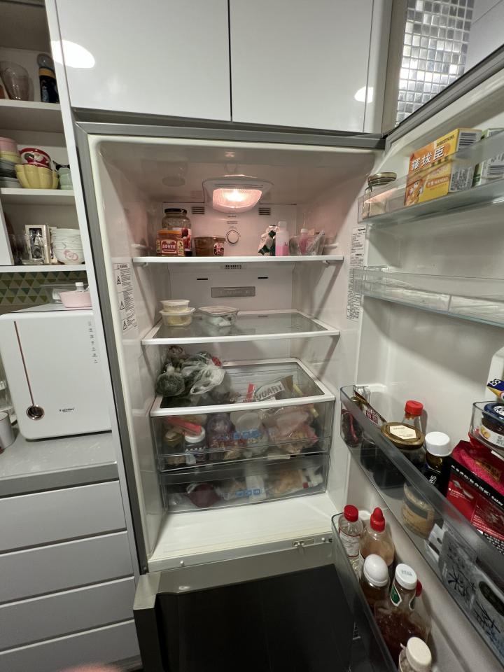 雪櫃維修工作照片