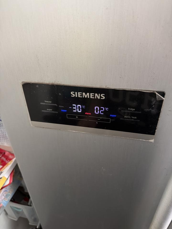 雪櫃維修工作照片