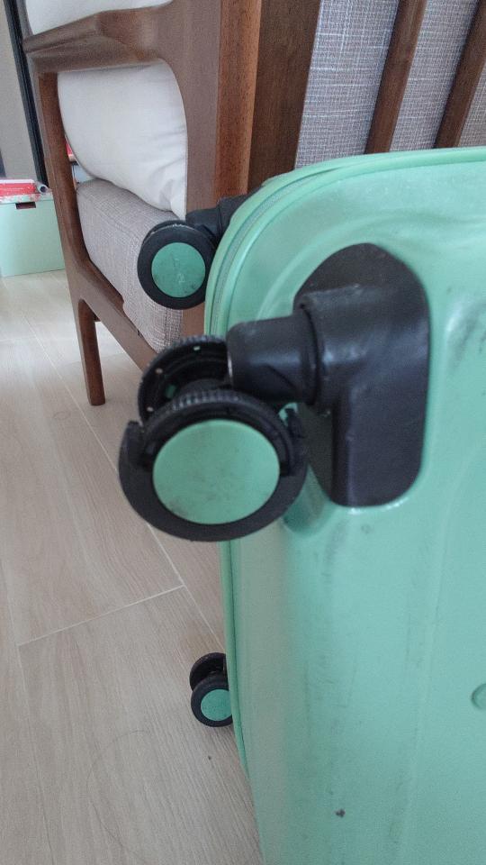 行李箱維修工作照片