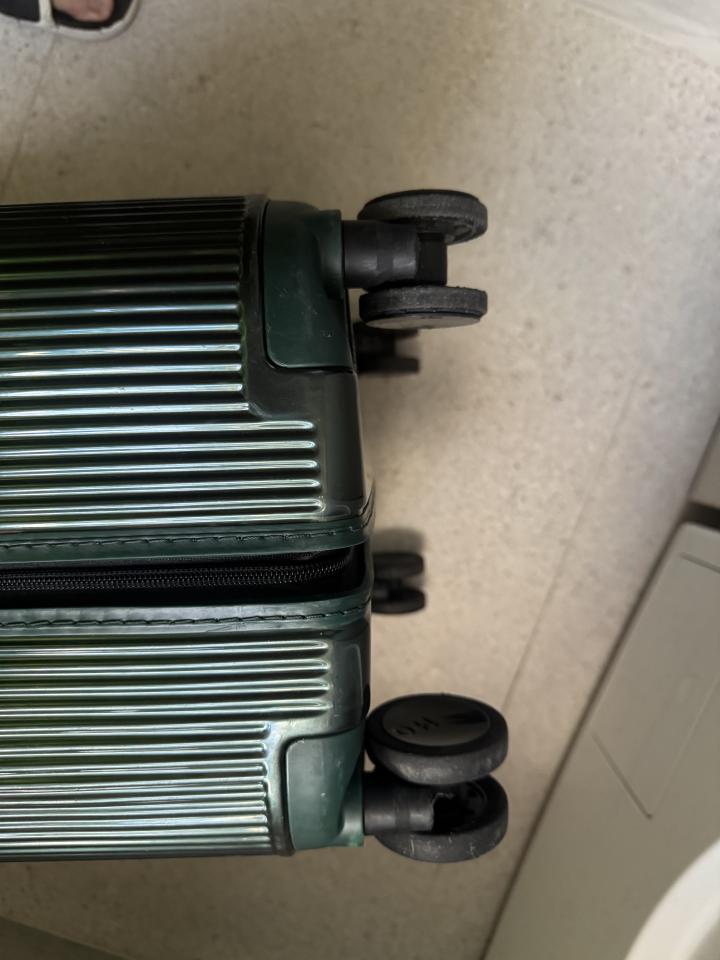 行李箱維修工作照片