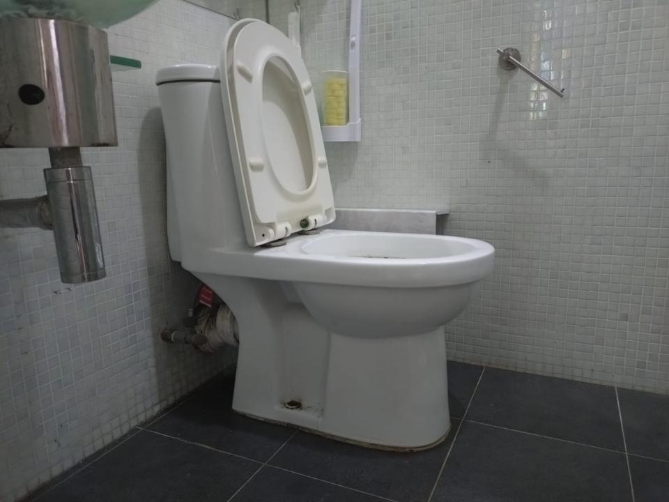 馬桶安裝工作照片
