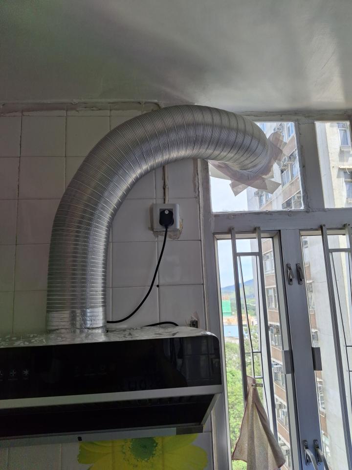 抽油煙機喉接駁工作照片
