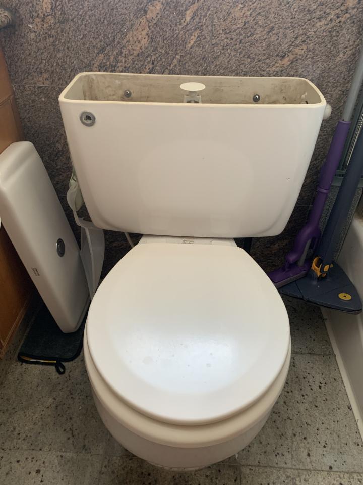 馬桶安裝工作照片