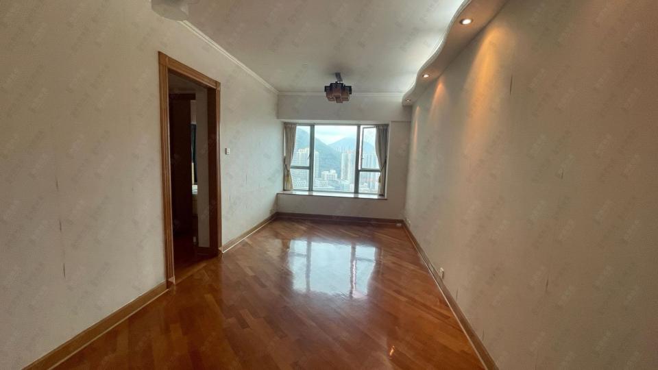 木地板打磨翻新工作照片